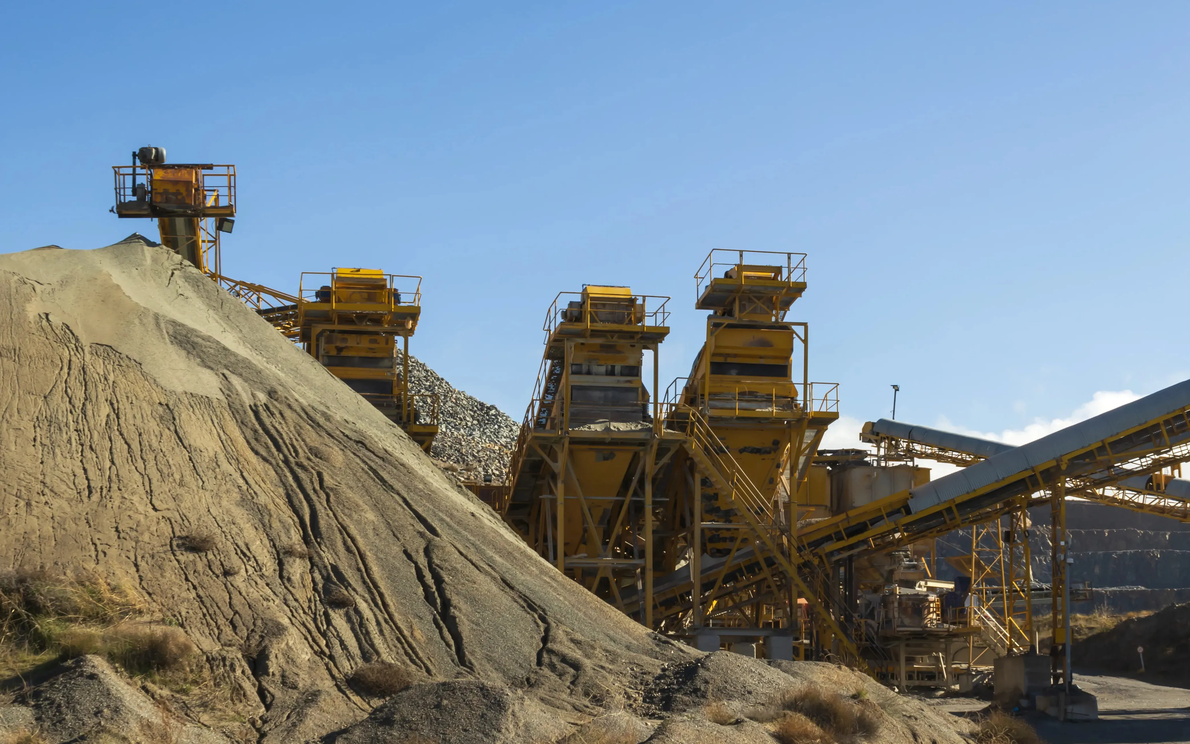 Metallic mining is one of the main causes of the severe pollution and destruction that the natural ecosystems of El Salvador are suffering from.