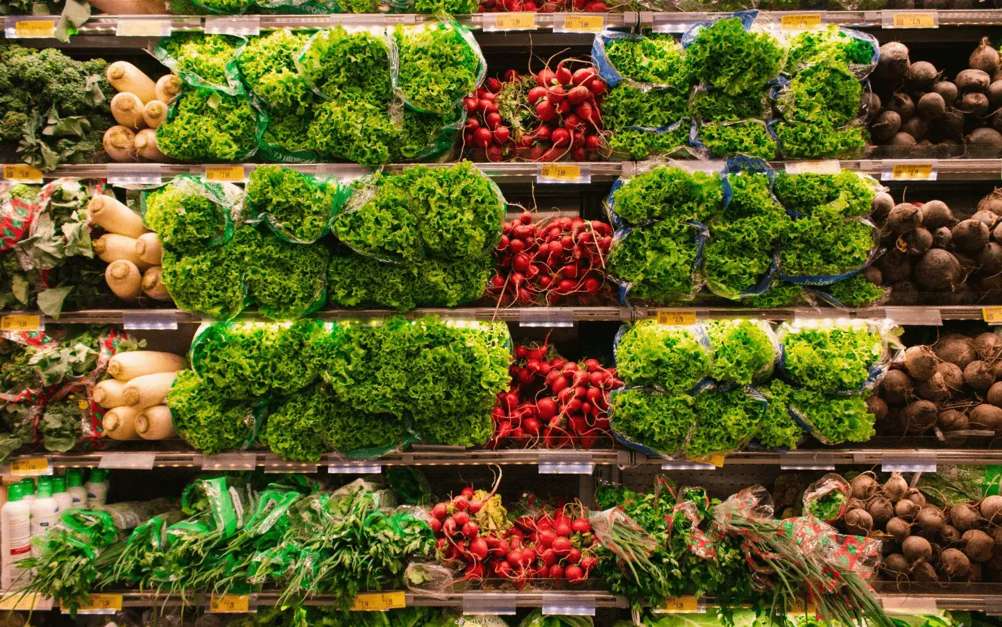 It is based on collaboration with local businesses and food distributors. Source: Pexels, Matheus Cenali