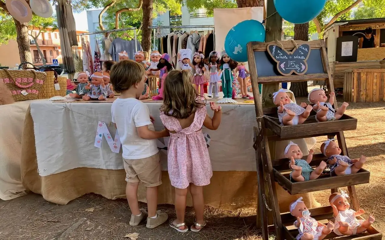 Dolls 4 Girls was born in 2016, following Pilar Olivares’ experience in refugee camps in Greece. Source: Dolls 4 Girls.