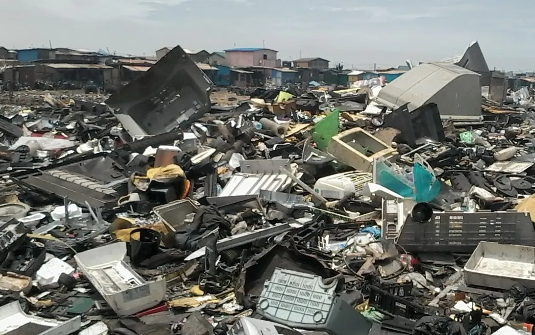 Microplastics have been found in the lungs and blood of humans. This problem has serious effects on the health and natural environment of the country.