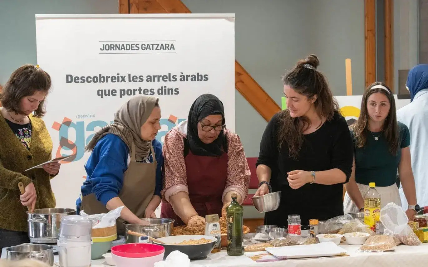 One of the cooking workshops organized during the Gatzara Days, hosted by the foundation. Source: Josep Maria Sarrats.