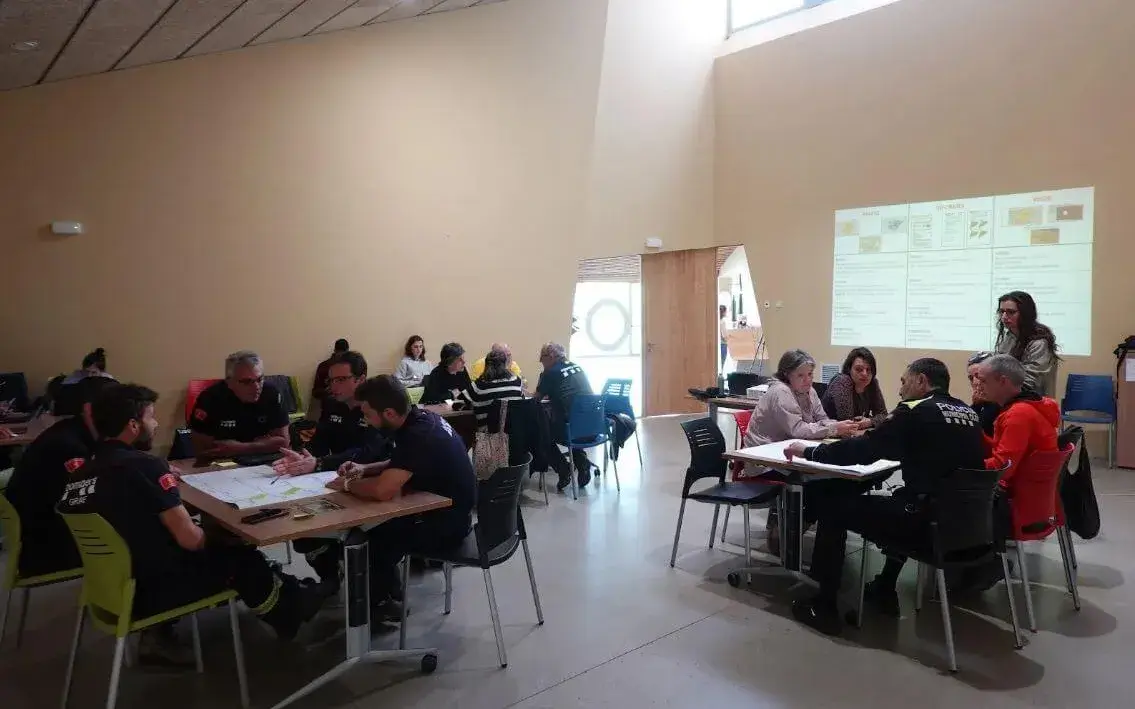 Training workshop for technical and emergency personnel in the region to understand their needs regarding natural risk management and to provide a better final product from the project.