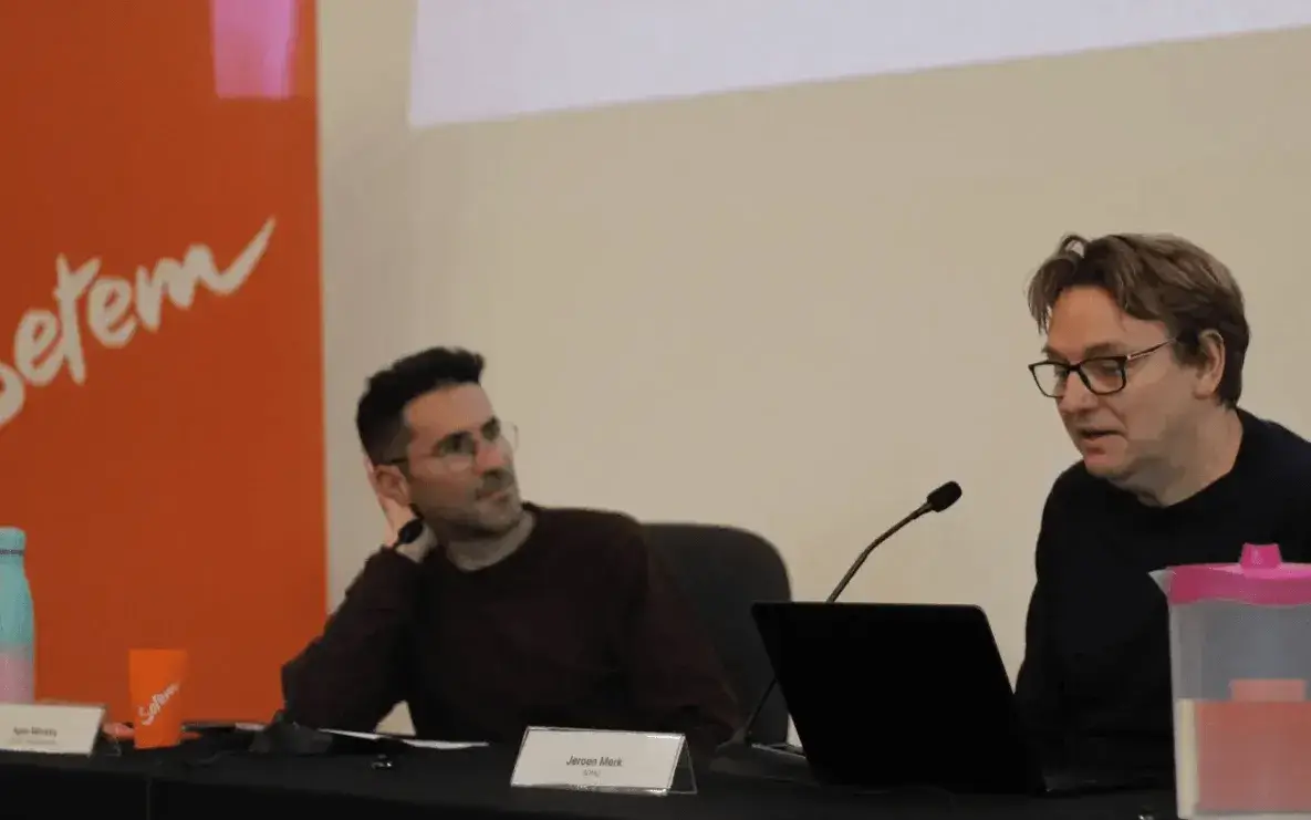 Agus Morales (left) and Jeroen Merk (right) during the panel. Source: Mobile Social Congress / Miriam Martí