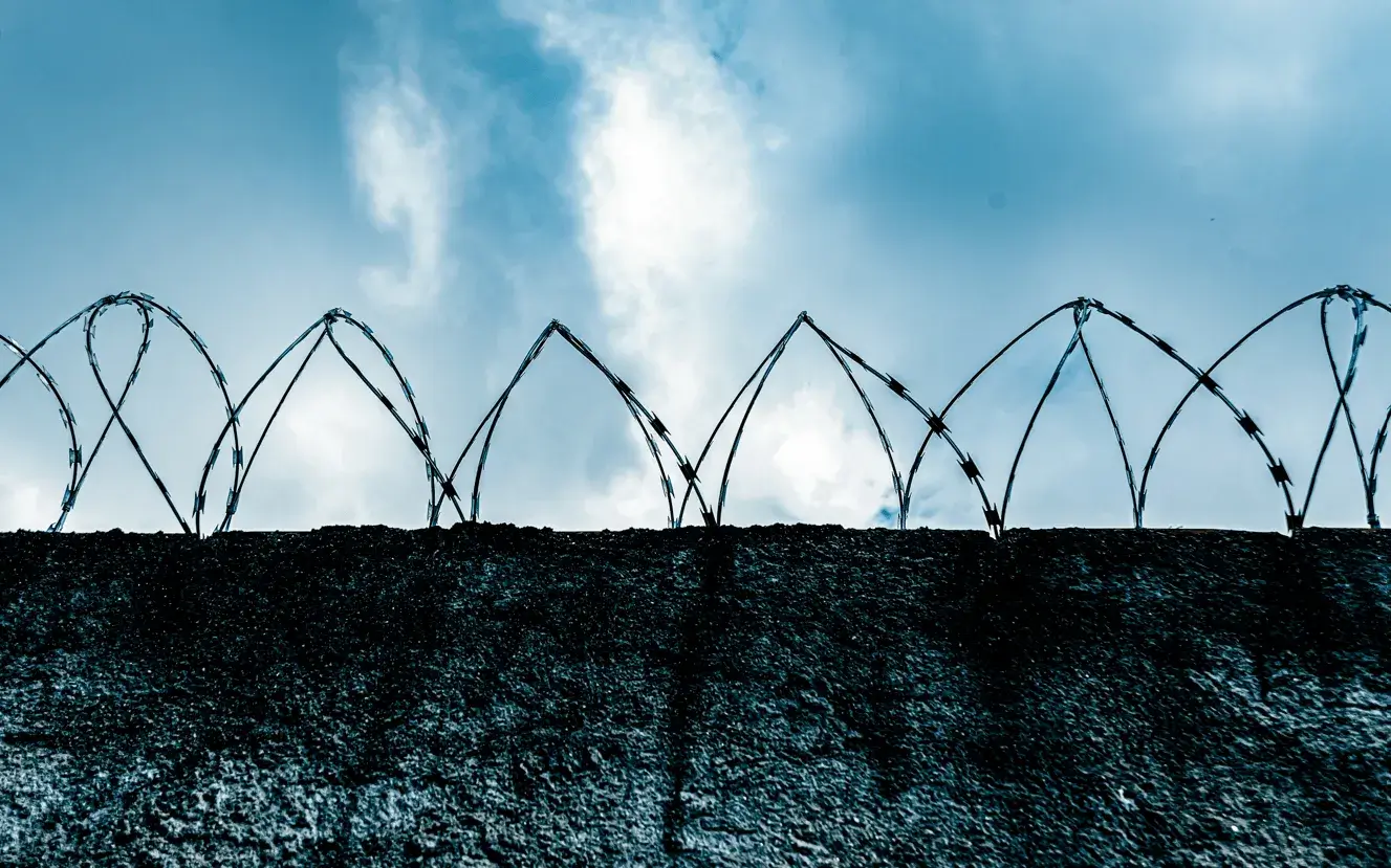 The organisation denounces the hardening of borders, forced returns and insufficient protection pathways.