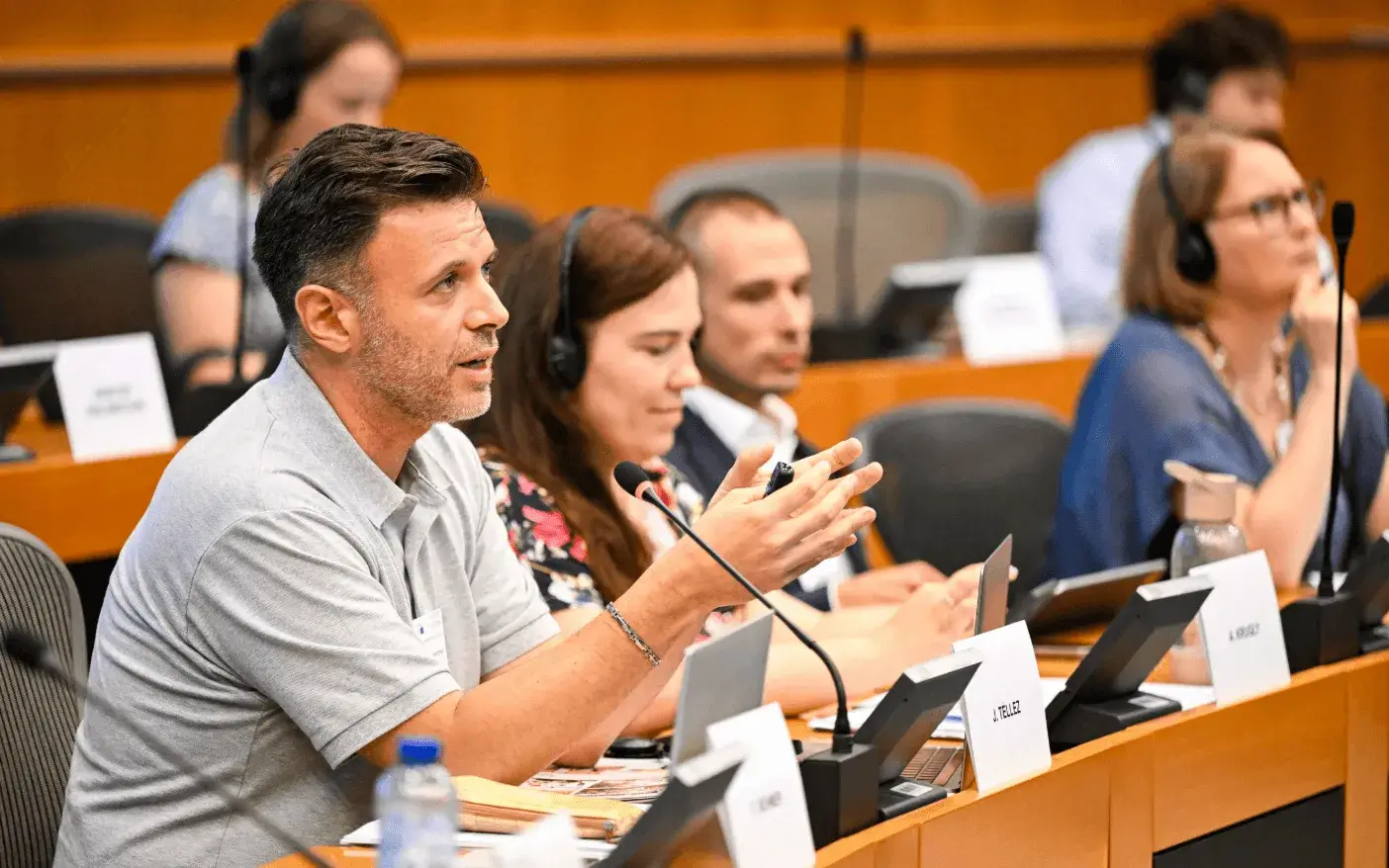 The Sostre Cívic team during their intervention. 