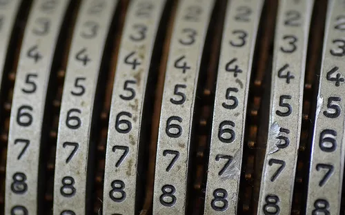 Numbers / Photograph: _e y e s e e_, Flickr