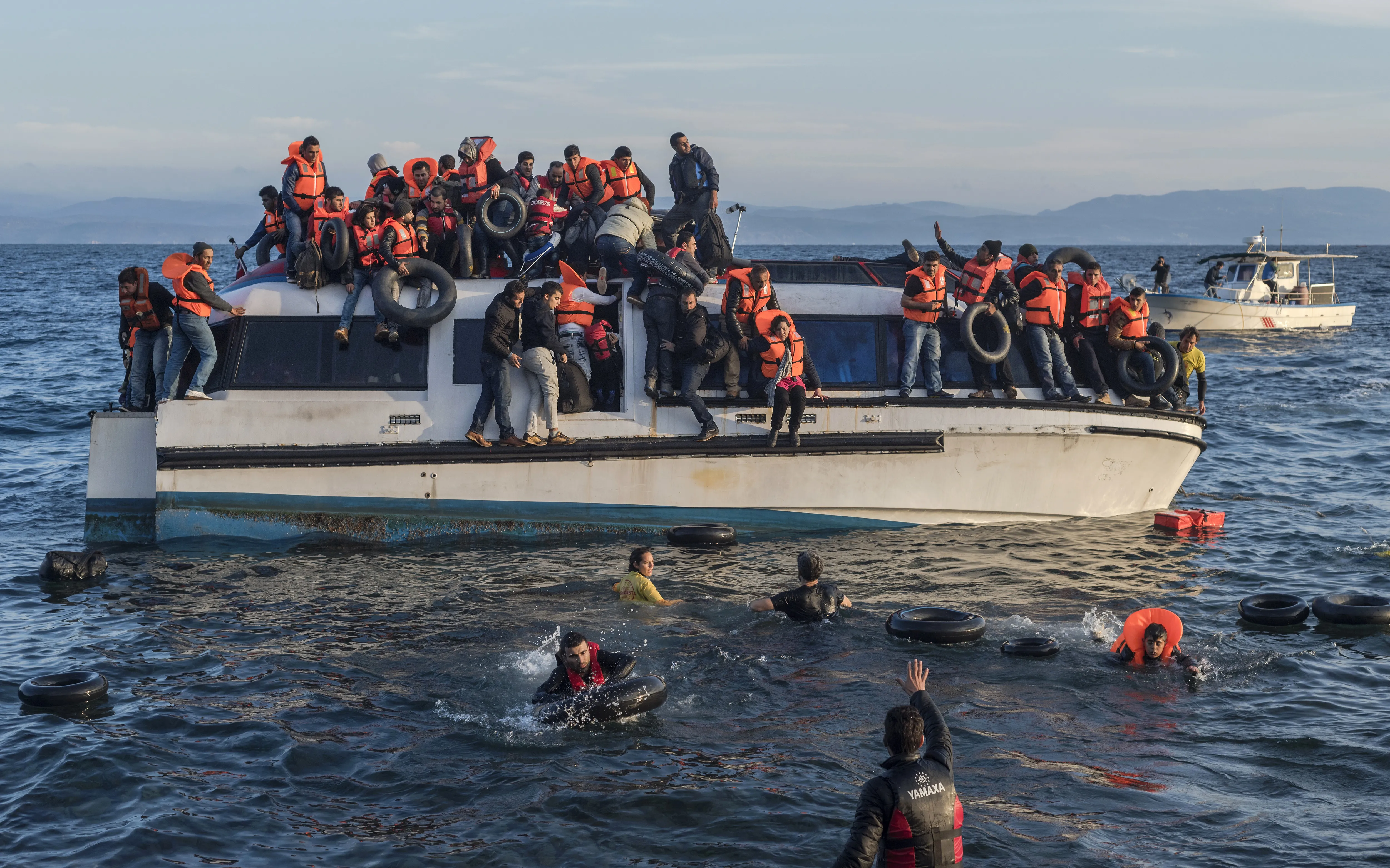 Syrian and Iraqi immigrants getting off a boat from Turkey on the Greek island of Lesvos / Photograph: Ggia, Wikimedia Commons