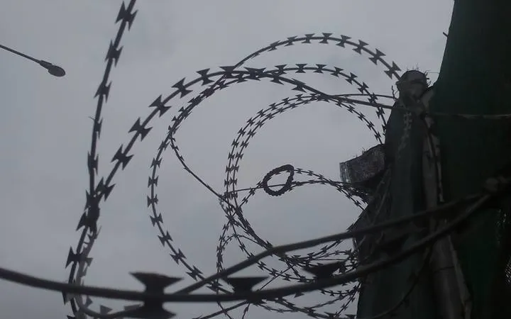 Barbed wire at Moria / / Photograph: Olga Margalef