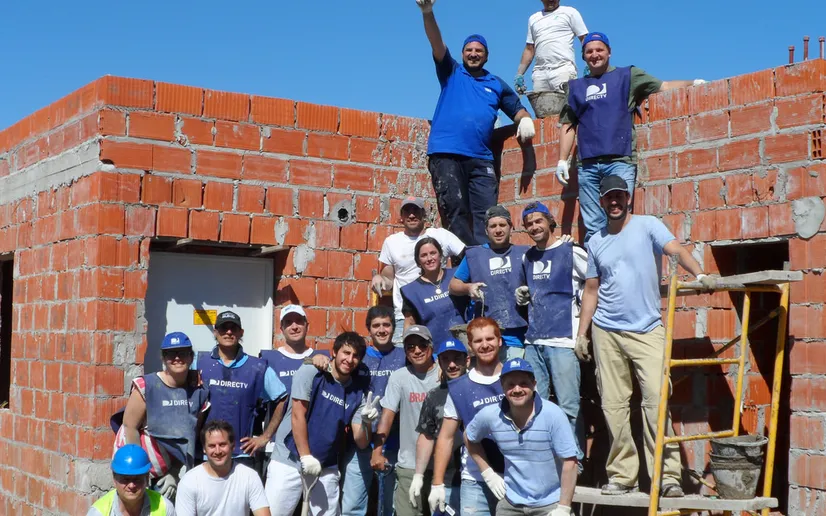 One day team building events are just one type of ESV / Photograph: Vivienda Digna, Flickr