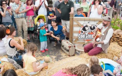 In 2016, visitors of Festival of Nature took over 4,500 actions, including creating wildlife habitats, signing wide-reaching petitions, offering volunteer help and becoming members of local wildlife charities / Photo: BNHC