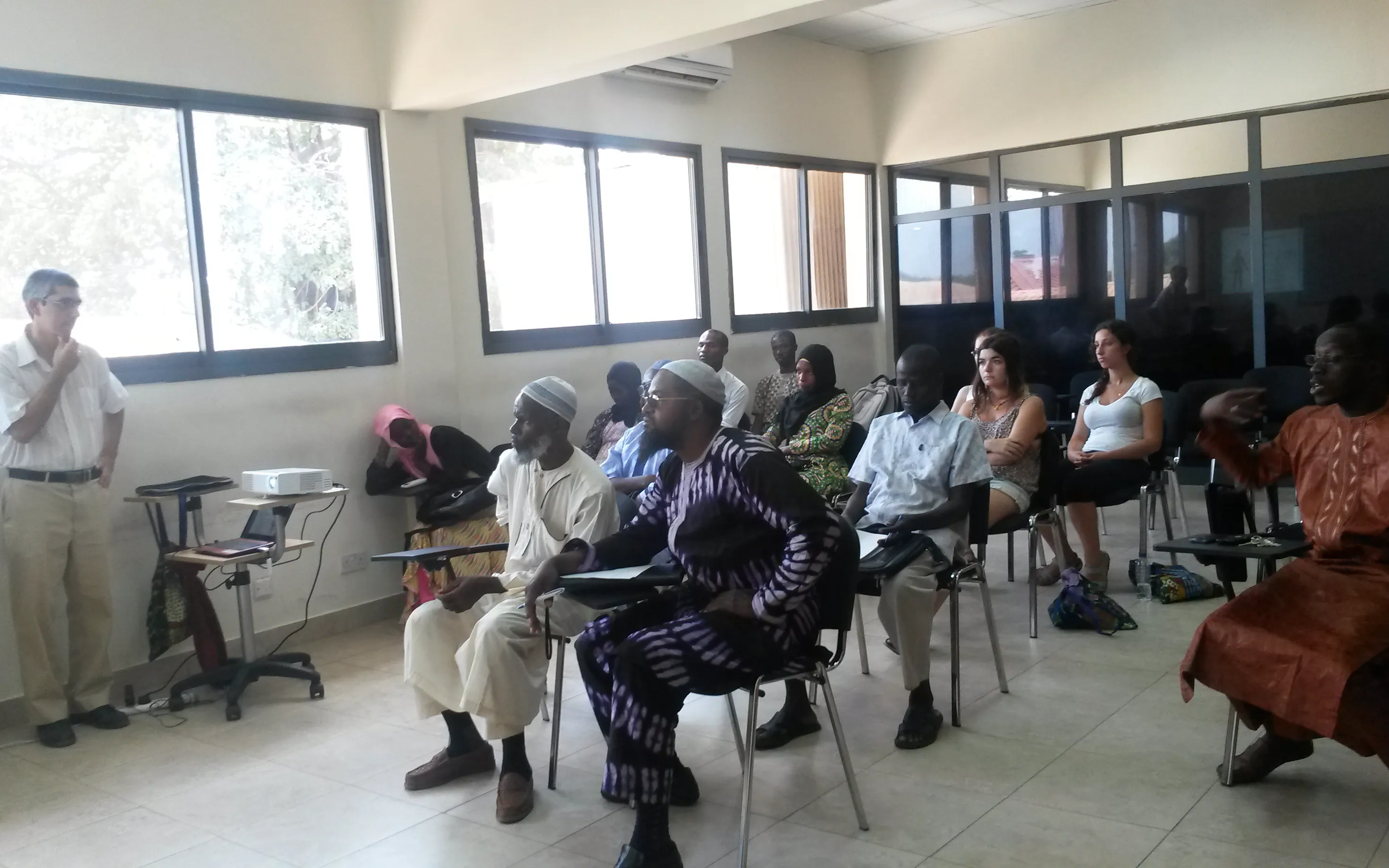 Exchange with professional doctors / Photo: Fisiàfrica