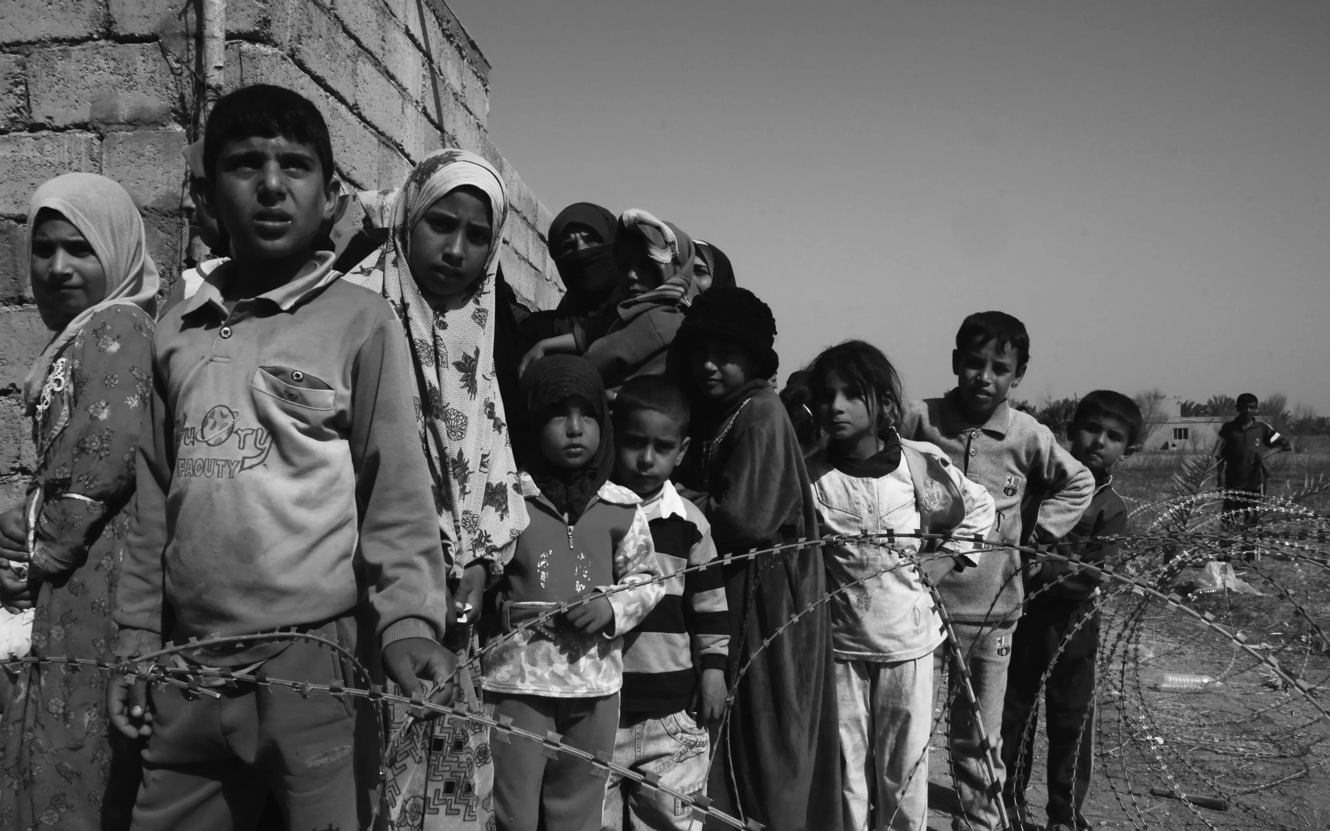 Refugees awaiting for food. Photo: Wikipedia