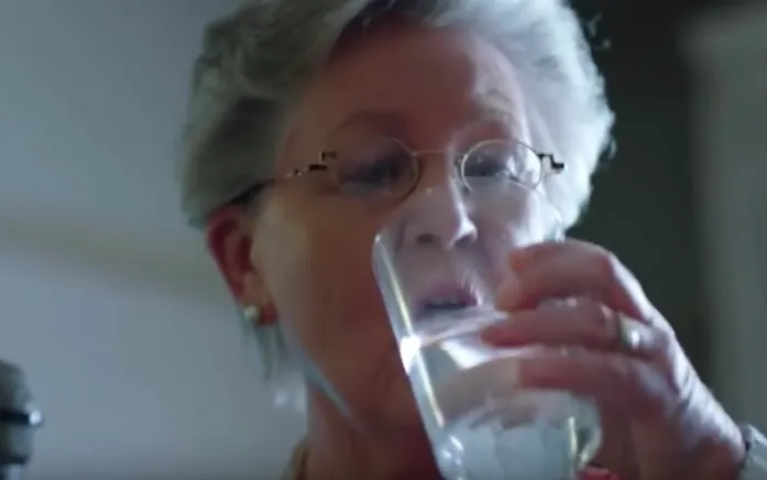 Mineral water, drink to substitute alcohol. Image: FCC