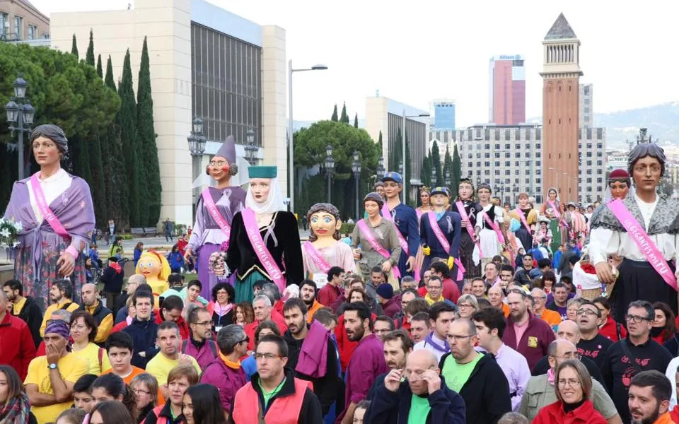 Solidarity gathering of colles geganteres, in Barcelona / Photo: www.lesgegantesambtu.org