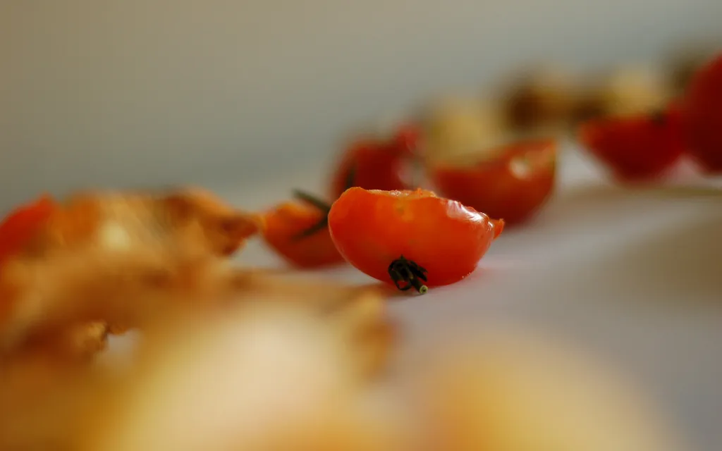 The app puts small businesses in touch with users who are interested in reducing food waste / Photo: Patrix, Flickr