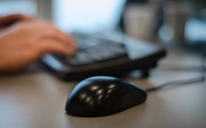 Digital volunteering can be made from home. Photo: Pexels