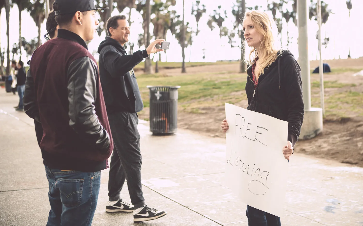 Volunteer offering people the chance to be heard. Image: Urban Confessional 