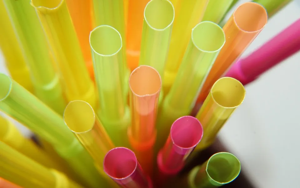 Many non-profits are raising awareness against plastic straws usage. Photo: Pixabay