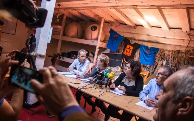 Members of the Stop Mare Mortum Platform at the moment of serving the injunction. Photo: Stop Mare Mortum