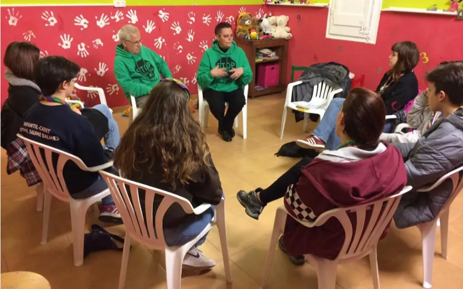 “Pioners” unit (ages 15-17) talking about evictions with the PAH. Photo: AE Ermessenda del Casc Antic
