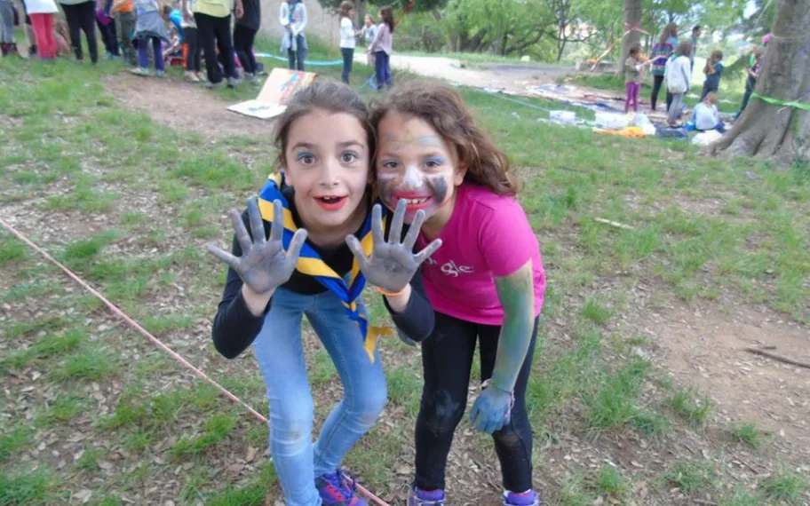 Two members of the “Follet” unit (ages 6-8) engaged in an activity. Photo: Escoltes Catalans