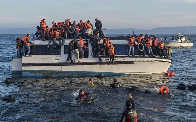 Boat full of refugees. Photo: Wikipedia