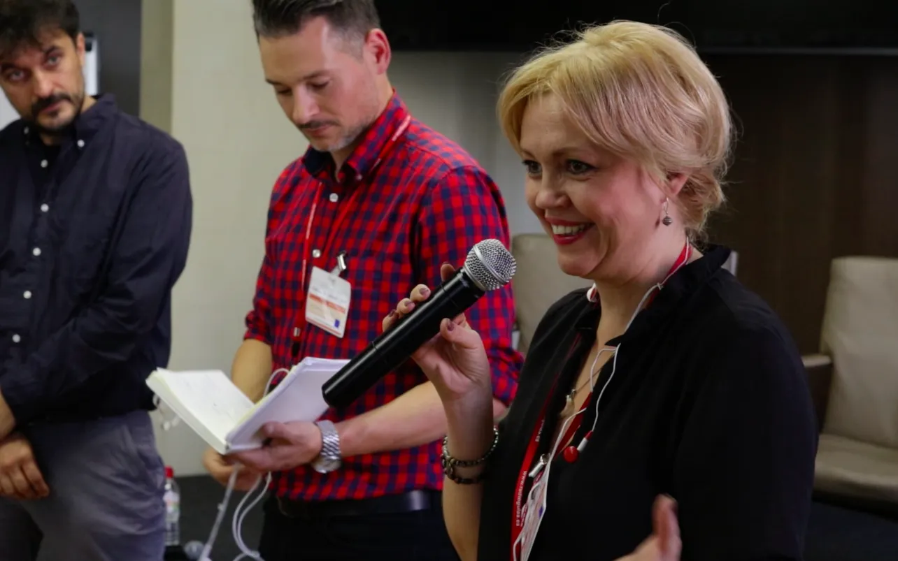 Gethyn Williams, with two colleagues, during his speech in the Eu3leader meeting.  Source: Adrià Milan