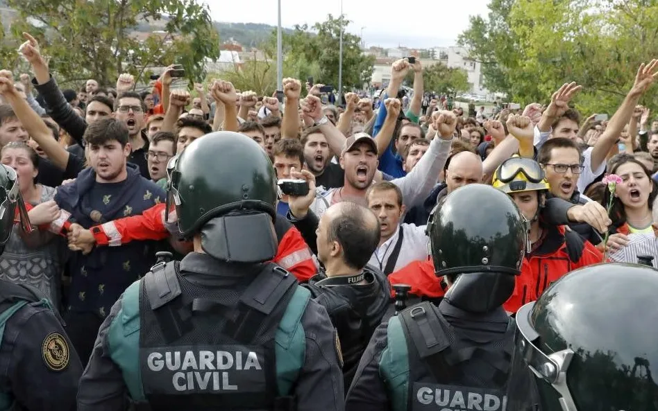 Peaceful demonstration against Spanish police. Photo: Twitter