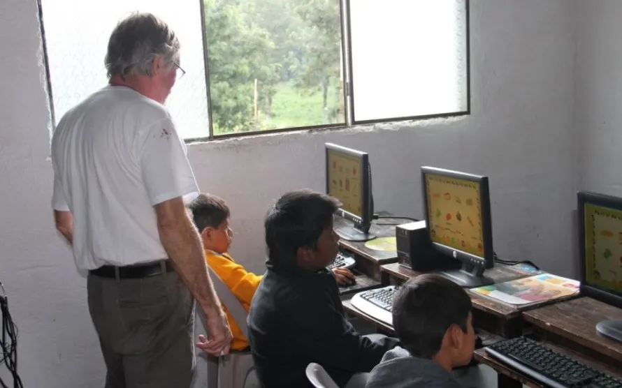 A volunteer project in Guatemala.  Source: NGO Voluntariado