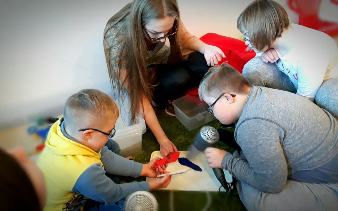 Disables and autistic kids playing in Mes Kitokie center