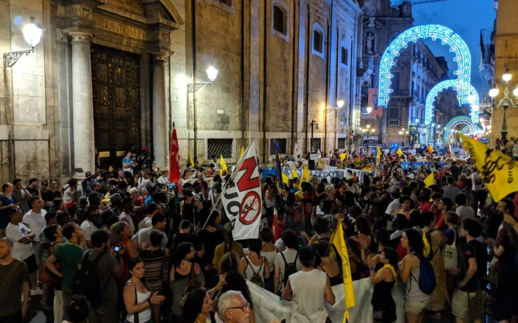 Manifestation to demand the opening of ports in Palermo.
