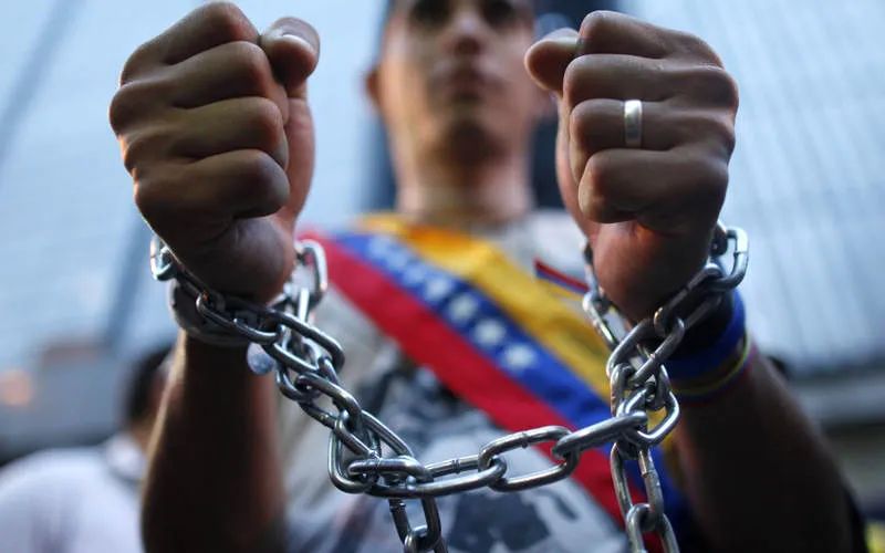 The Foro Penal Internacional denounces that every month the number of people taken by political causes increases.