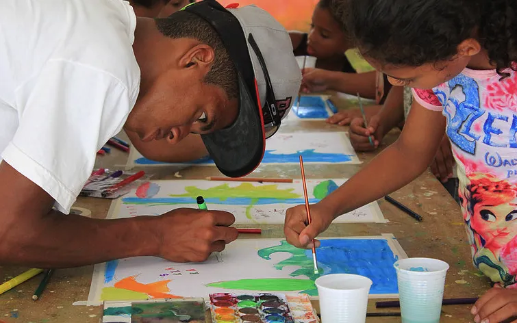 ARTISLOVE made an intervention for a women's surfing championship in Brazil.