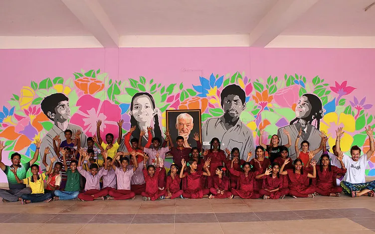 ARTISTLOVE organized several art workshops with the Vicente Ferrer Foundation.