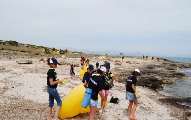 Youth people during the last edition of 'Clean up the Med'  Source: Legambiente