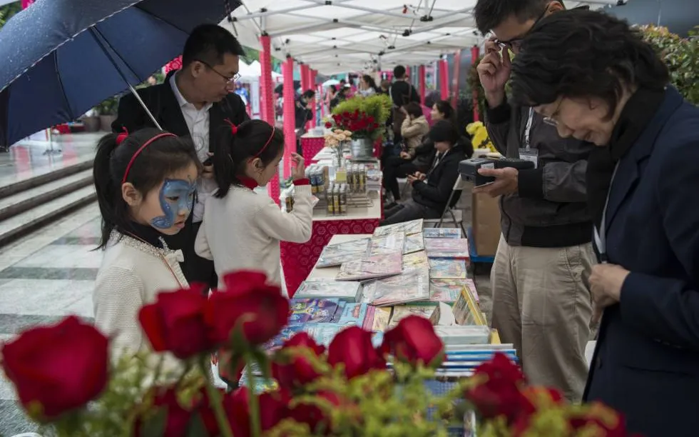 The city of Shanghai in China also celebrates Sant Jordi.