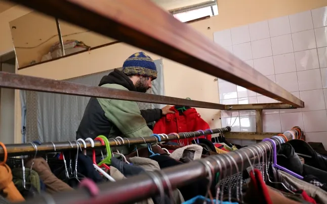 In Sid, the refugees lives in an old abandoned factory on the outskirts of the city. Photo: Almudena Ávila