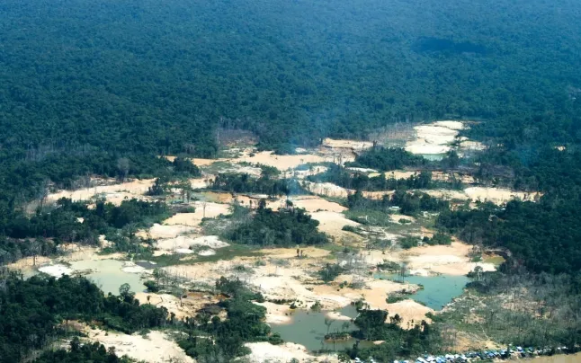 One of the settlements of gold seekers in the north of the Amazon. Source: Survival International.