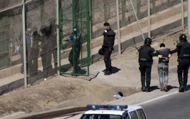 Migrants entering to the Cie of the Zona Franca in Barcelona.