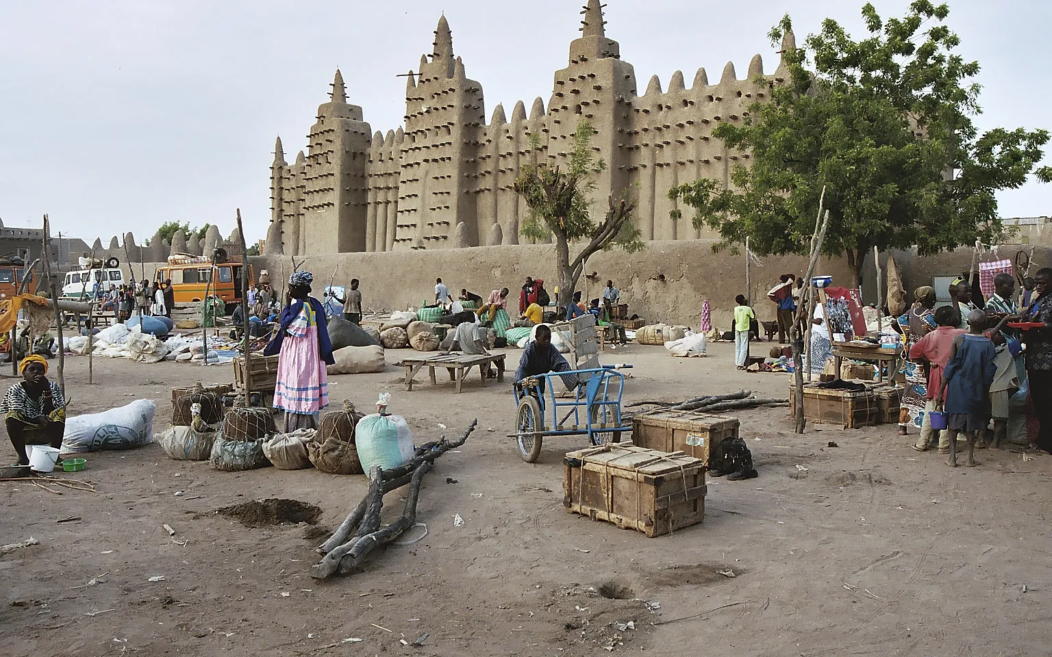 The coup d état has had the support of part of the population of Bamako, but also other parts of the country.