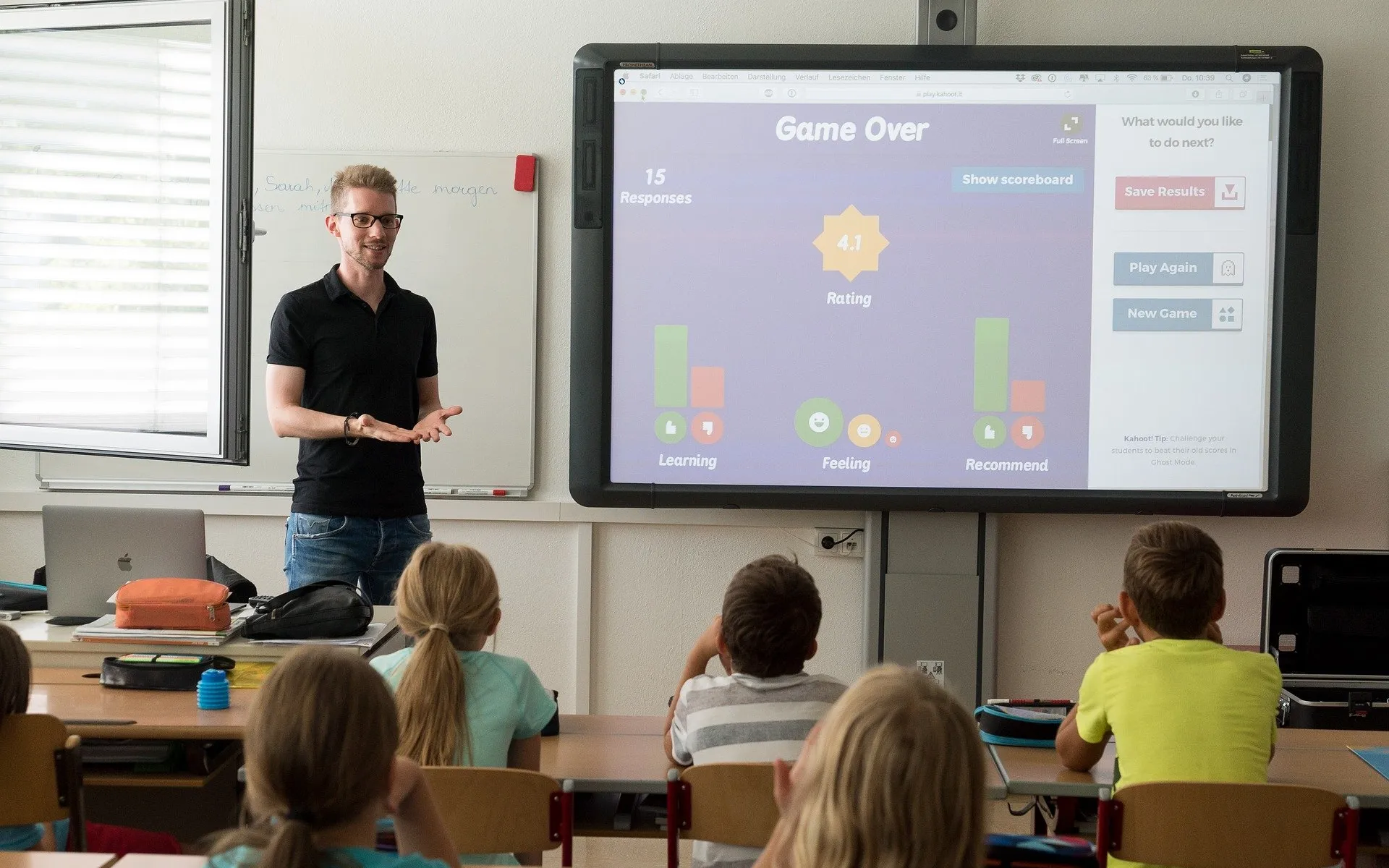  The main goal of 'Connecting worlds' is to facilitate a multicultural environment and intercultural dialogue between students of different social realities.