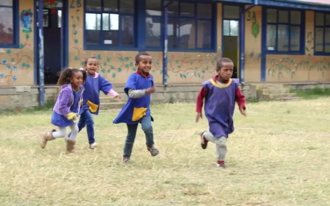 The organisation developes a project that is based on co-financing and financing a maternity and children’s centre in the village of Muketuri, north of the capital.