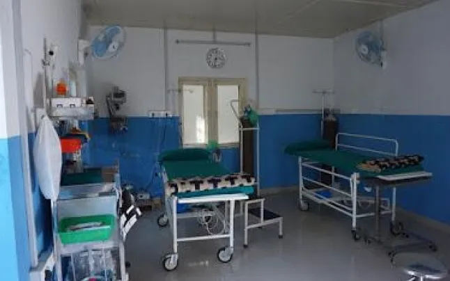  The hospital in Sitalpati, Sindhuli district, has emergency rooms, a radiology apparatus, a laboratory, a delivery room and fifteen beds.