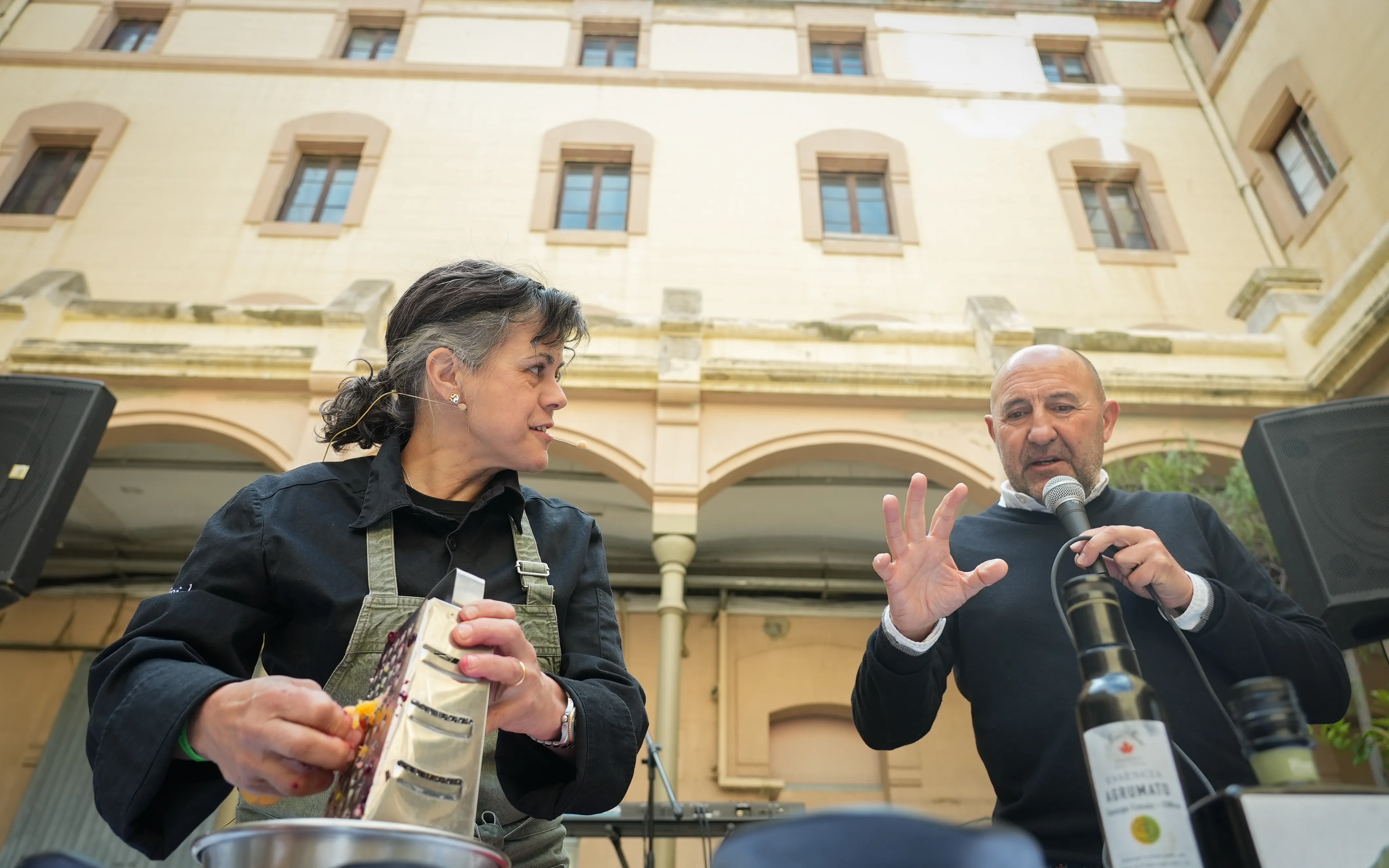  The day of presentation of the Espai Refugi had cooking and music as protagonists.