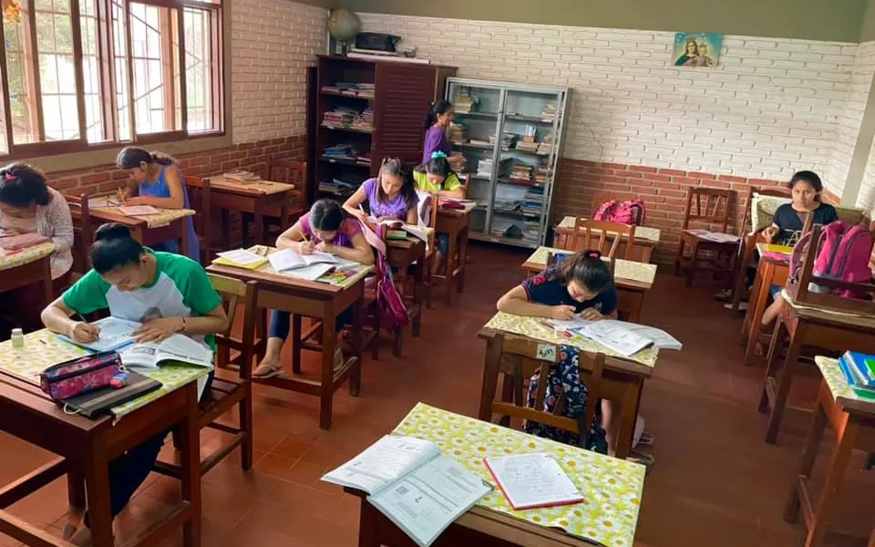 Cooperand guarantees the continuation of the school education of the boys and girls of Bolivia.