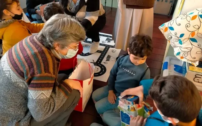 Olga Olano, sharing time with the children in the association.