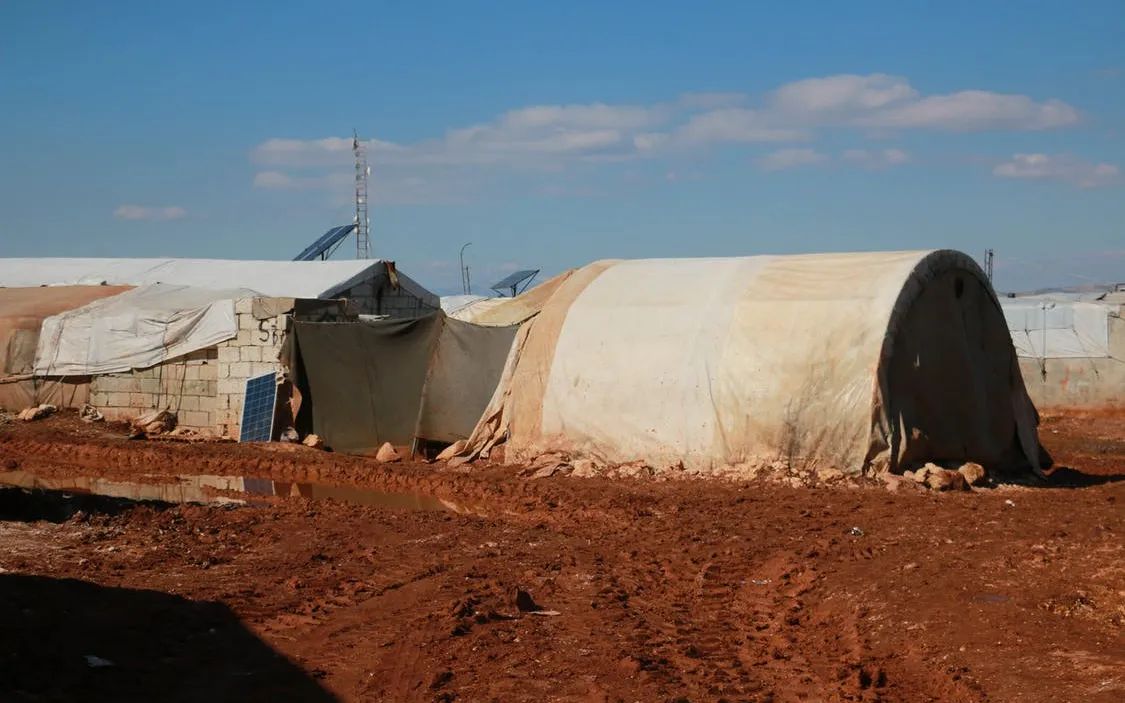 Migrants, mostly families with children, end up in refugee camps or living in abandoned houses. 