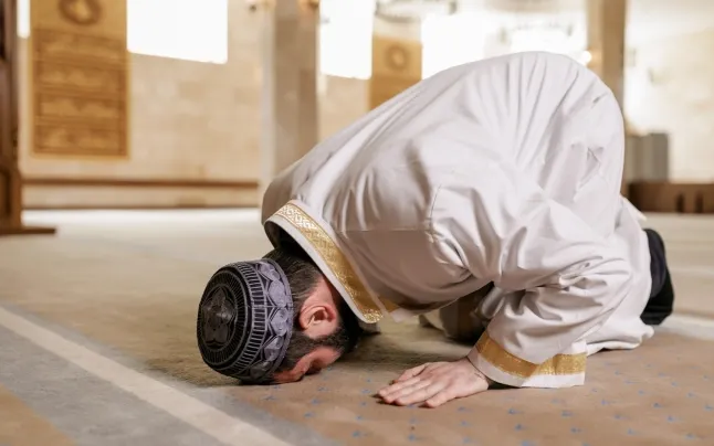 Muslim preople suffer daily discriminations for the simple fact of their origins, beliefs and religions.