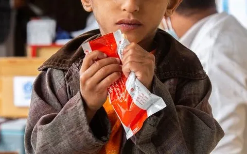 A malnourished child in Yemen with the Ready-to-Use Therapeutic Food.