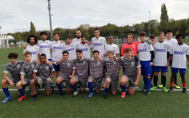  At the first meeting of the project, the young members had the opportunity to share experiences and play football.
